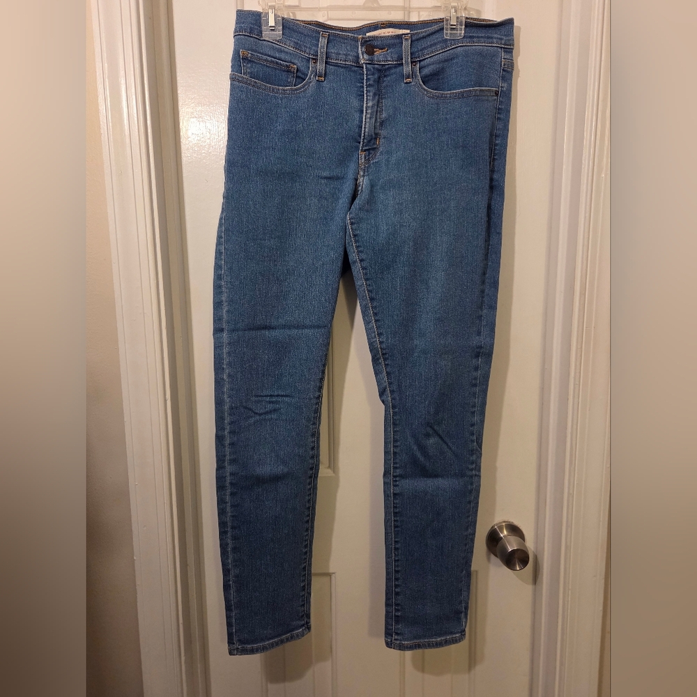 Levi's Women's 311 Shaping Skinny Jeans in Blue.  Size 31x30.